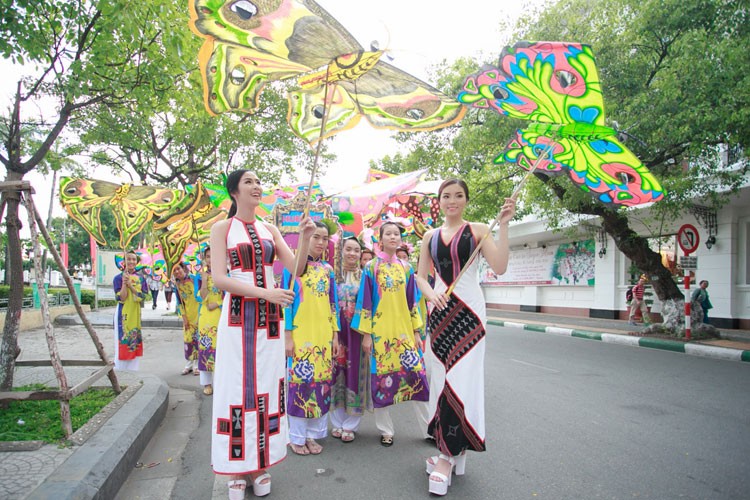 HH Ky Duyen Ngoc Han toa sac voi ao dai hoa sen-Hinh-13